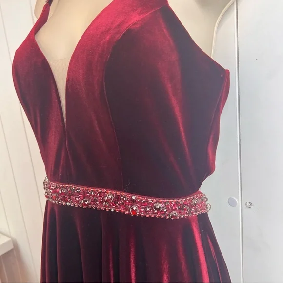 Alyce Paris Style #3712 Burgundy Velvet A-line Beaded Homecoming Formal Dress 8 - Picture 10 of 13